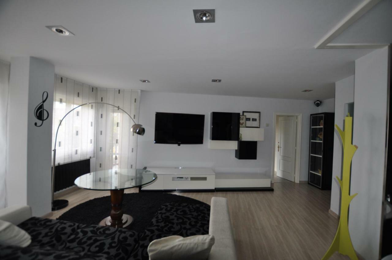 Black And White Suitte "Marques" Noja Exterior foto